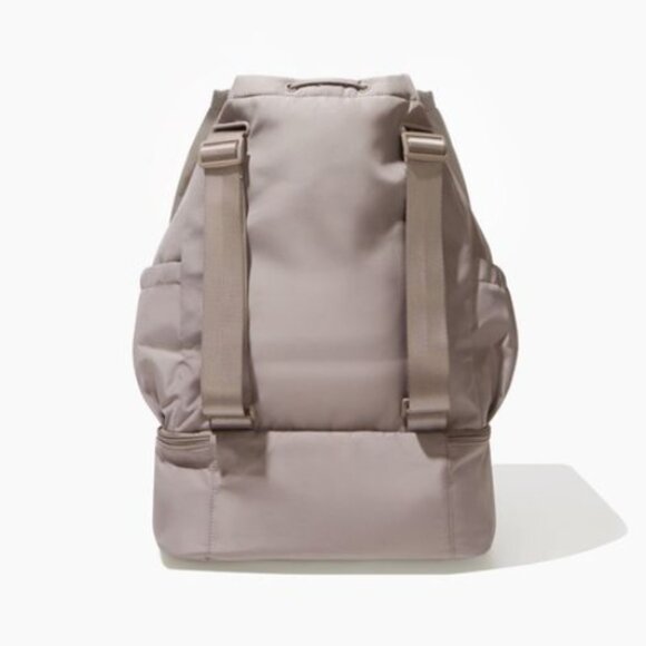 NWOT BEYOND YOGA Convertible Gym Bag Backpack Tote in Birch Retail Price $80.00 - Picture 11 of 13